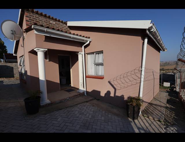 2 BEDROOM HOUSE FOR SALE IN BREIDBACH